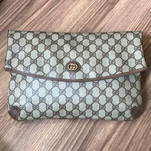🔥🔥LARGE ‼️💯 % authentic Gucci clutch